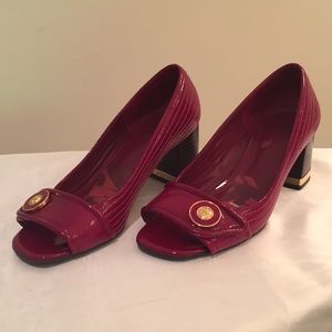 Tory Burch Size 6  shoes - 2 1/2 in heels.